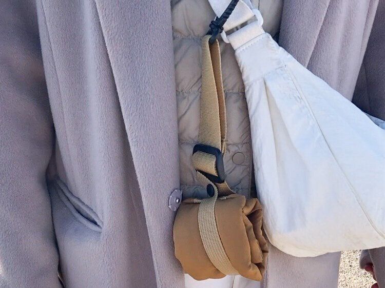 【3COINS】知ってる？ 両手が開く最新「バッグ吊下げアイテム」