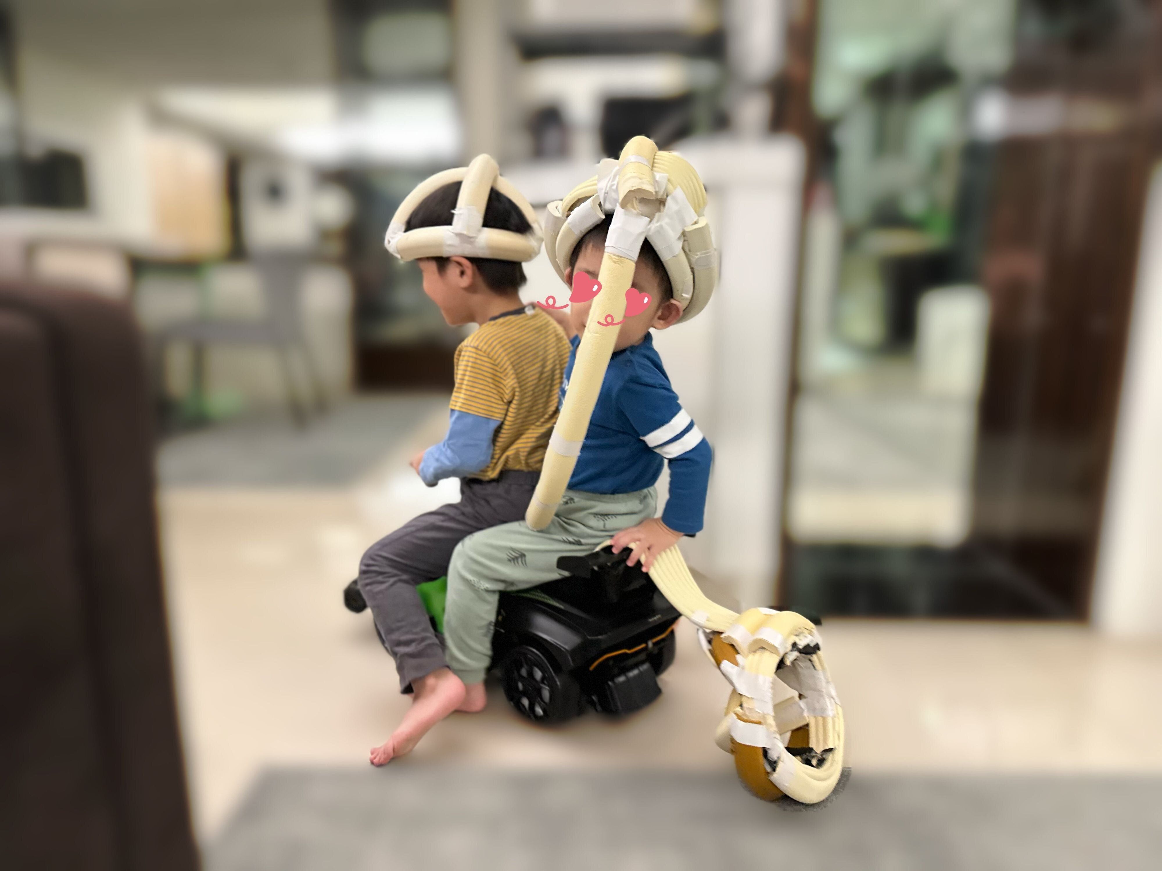 仲良く遊ぶ息子さんたち。