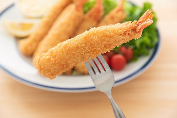 エビの揚げ物を食い物にする