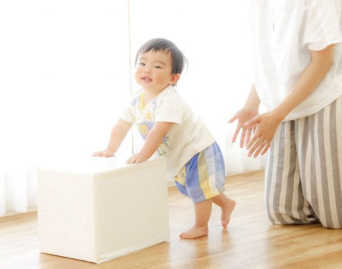 専門家監修 ９カ月 １才 お散歩 体を使ったおうち遊びで 心も健康に 触れ合い遊び6選 たまひよ