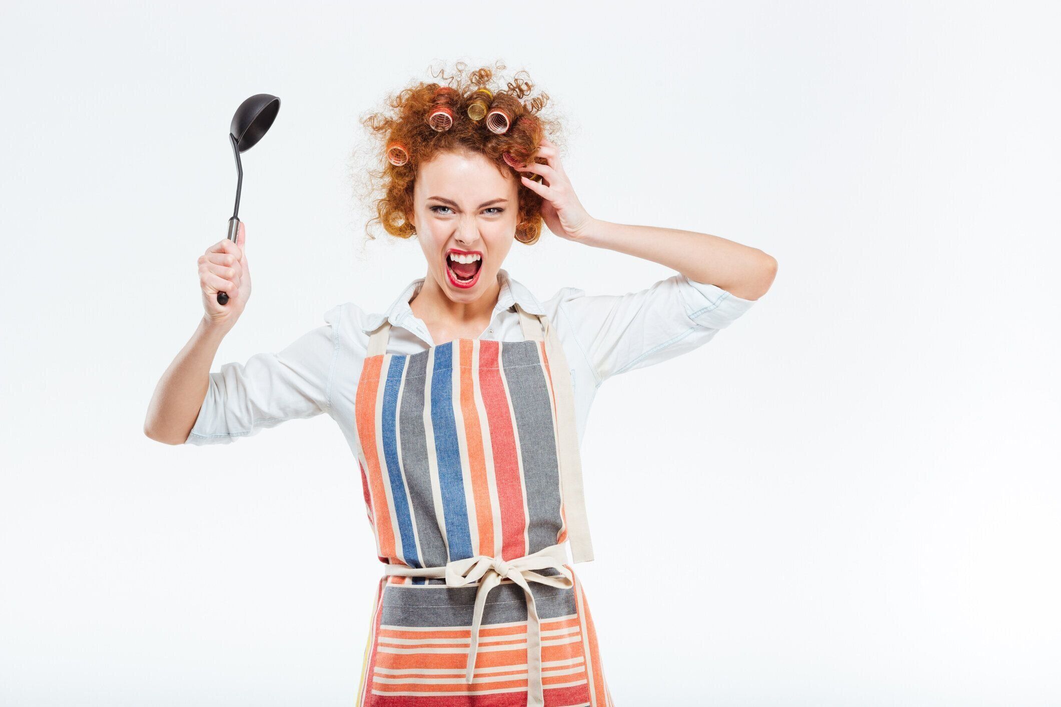 クレイジーな主婦にエプロン保持スープひしゃく