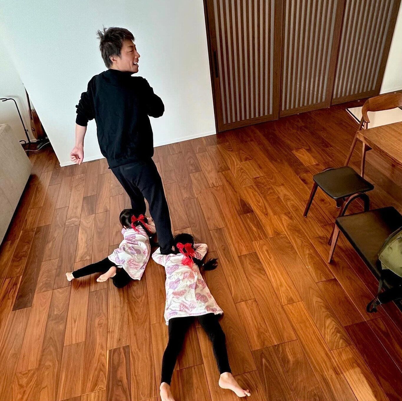 田村淳さんと娘さんたちの写真