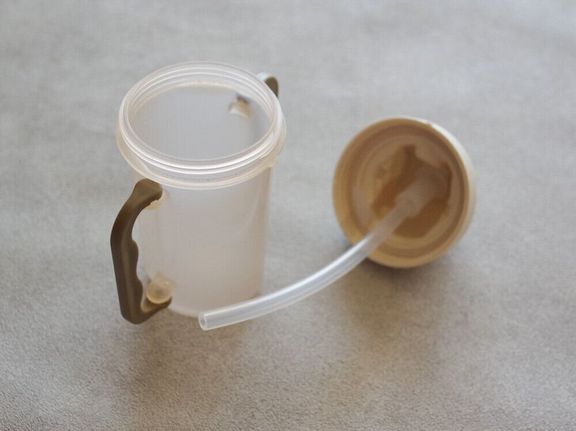 【ダイソー】330円でも安い!取っ手がたためてコンパクトな「ベビーストローマグ」