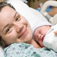 産婦人科医監修 初マタさん必見 誕生0日目 退院まで 赤ちゃんは新生児室で何してる たまひよ 産婦人科医監修 初マタさん必見 誕生0日目 退院まで 赤ちゃんは新生児室で何してる たまひよ