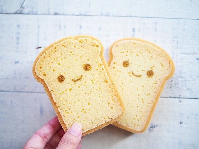 ダイソーの食パン風スポンジ