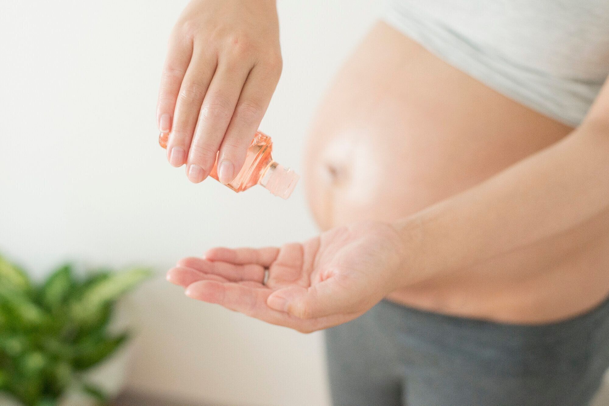 妊婦のお悩み“妊娠線”。どんなクリーム・オイル使ってる？　マタニティママに大調査！