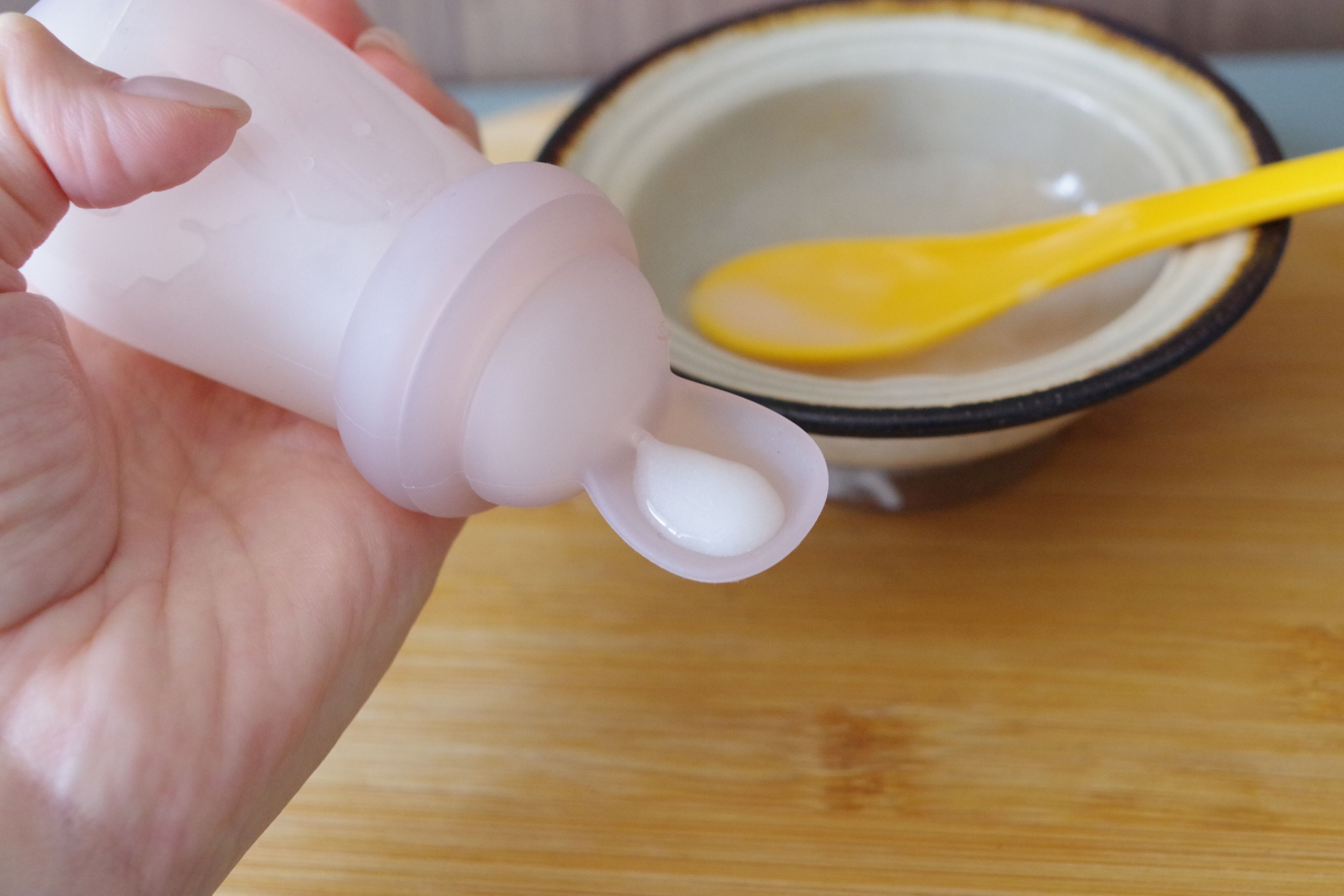 【3COINS】離乳食デビューに！片手でスイスイこぼさずに食べさせられる便利グッズ