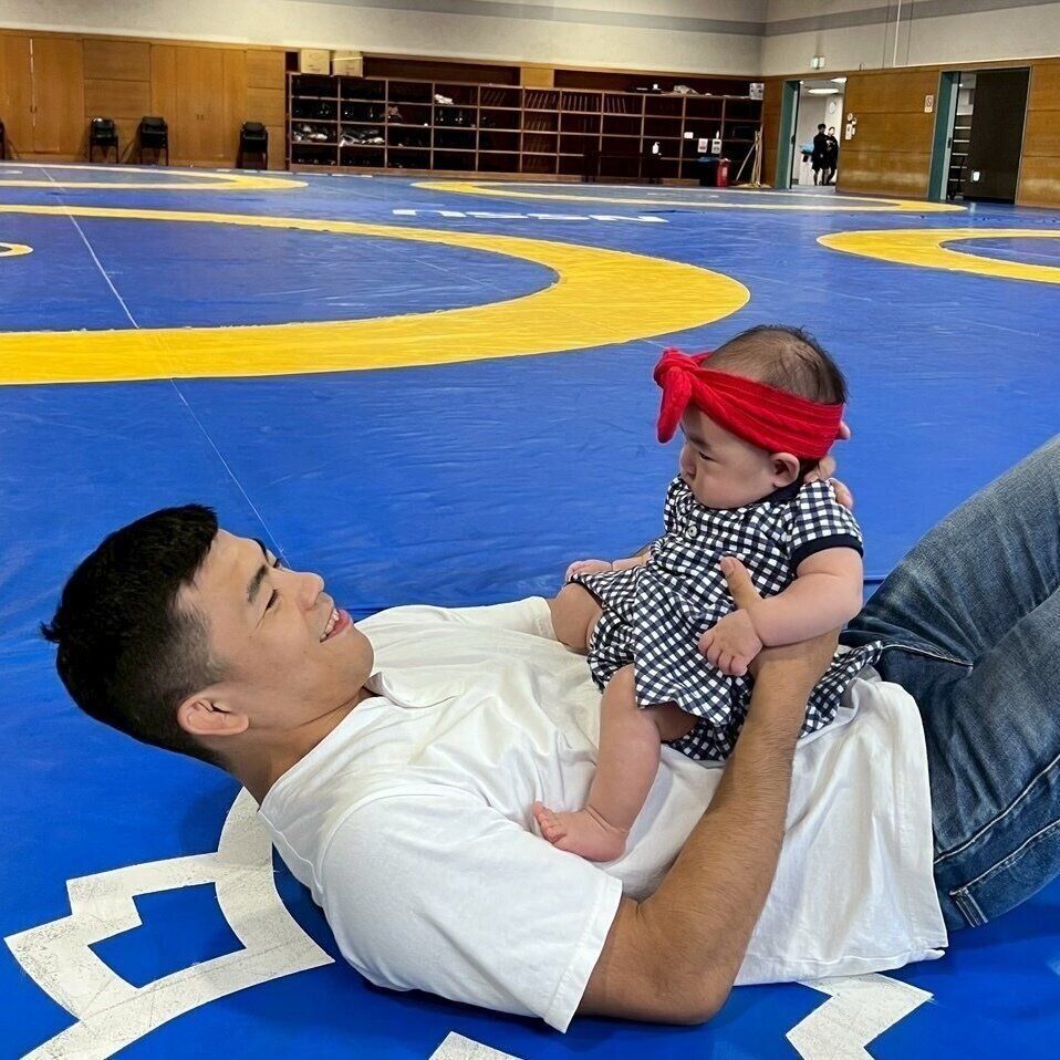 長女が幼いころ、文田さんの練習場にて。