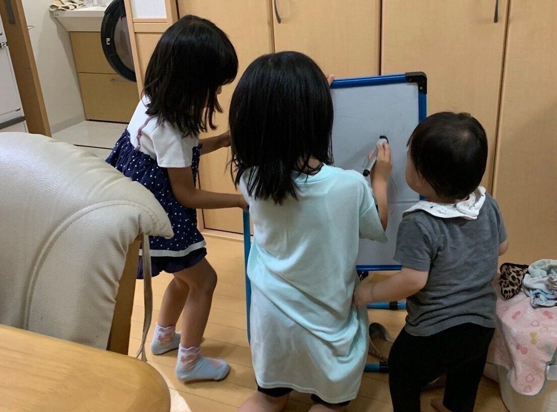 田村さんの、３人の子どもたち。よく３人で遊んでいます。
