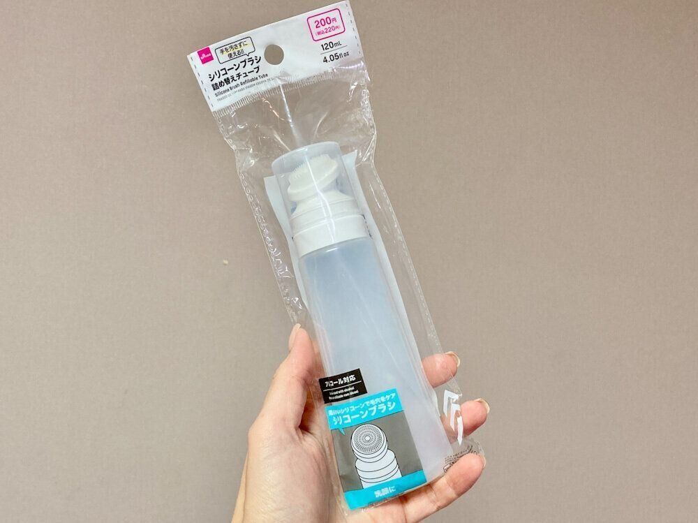 【ダイソー】話題の"詰め替え容器"知ってる？洗面所に立てて置けて旅行に持ち運びもOK！