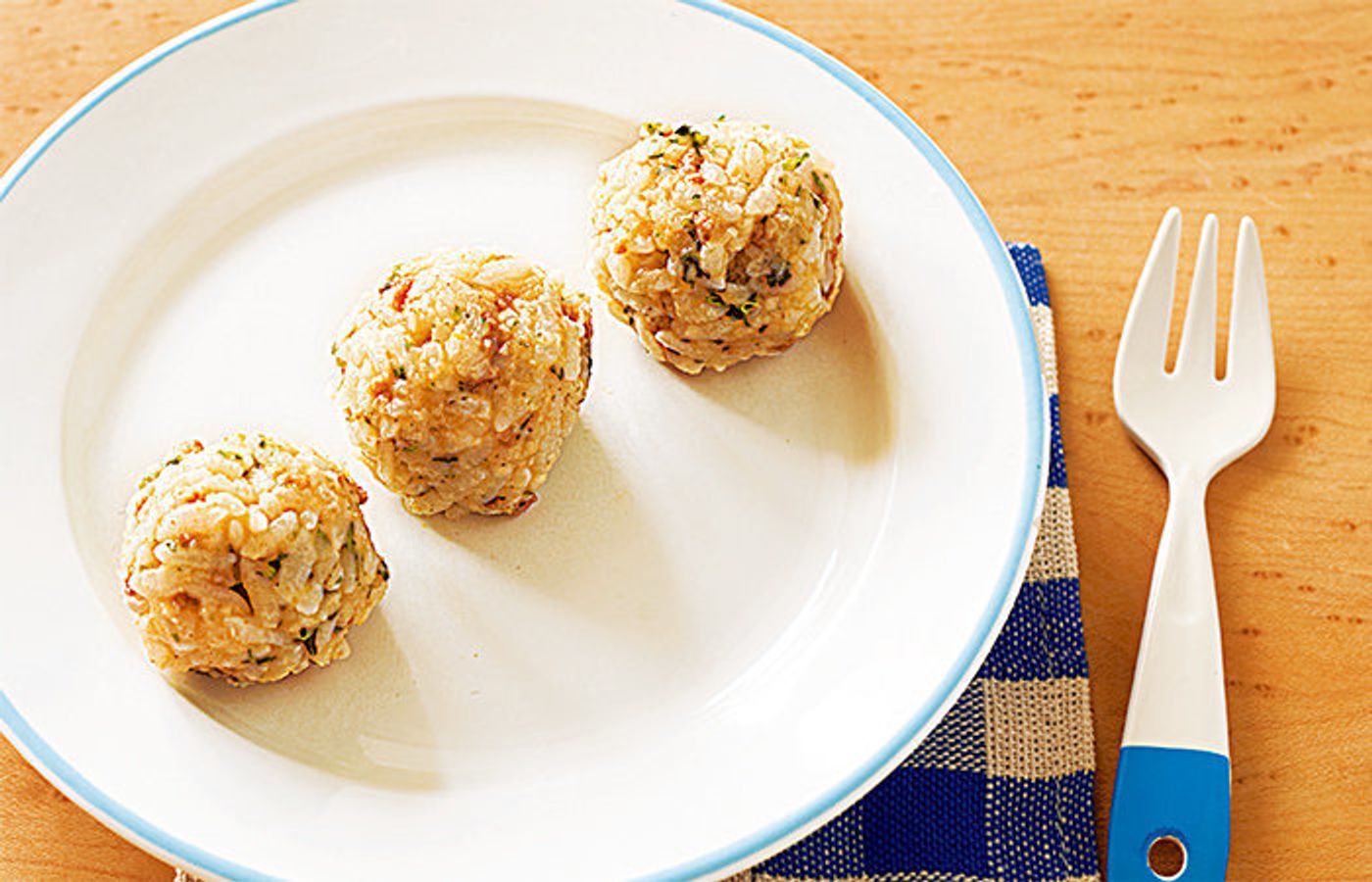 カレー風味そぼろ 青のりのおむすび 作り方 レシピ 離乳食完了期1歳 1歳6ヶ月ごろ たまひよ カレー風味そぼろ 青のりのおむすび 作り方 レシピ 離乳食完了期1歳 1歳6ヶ月ごろ たまひよ