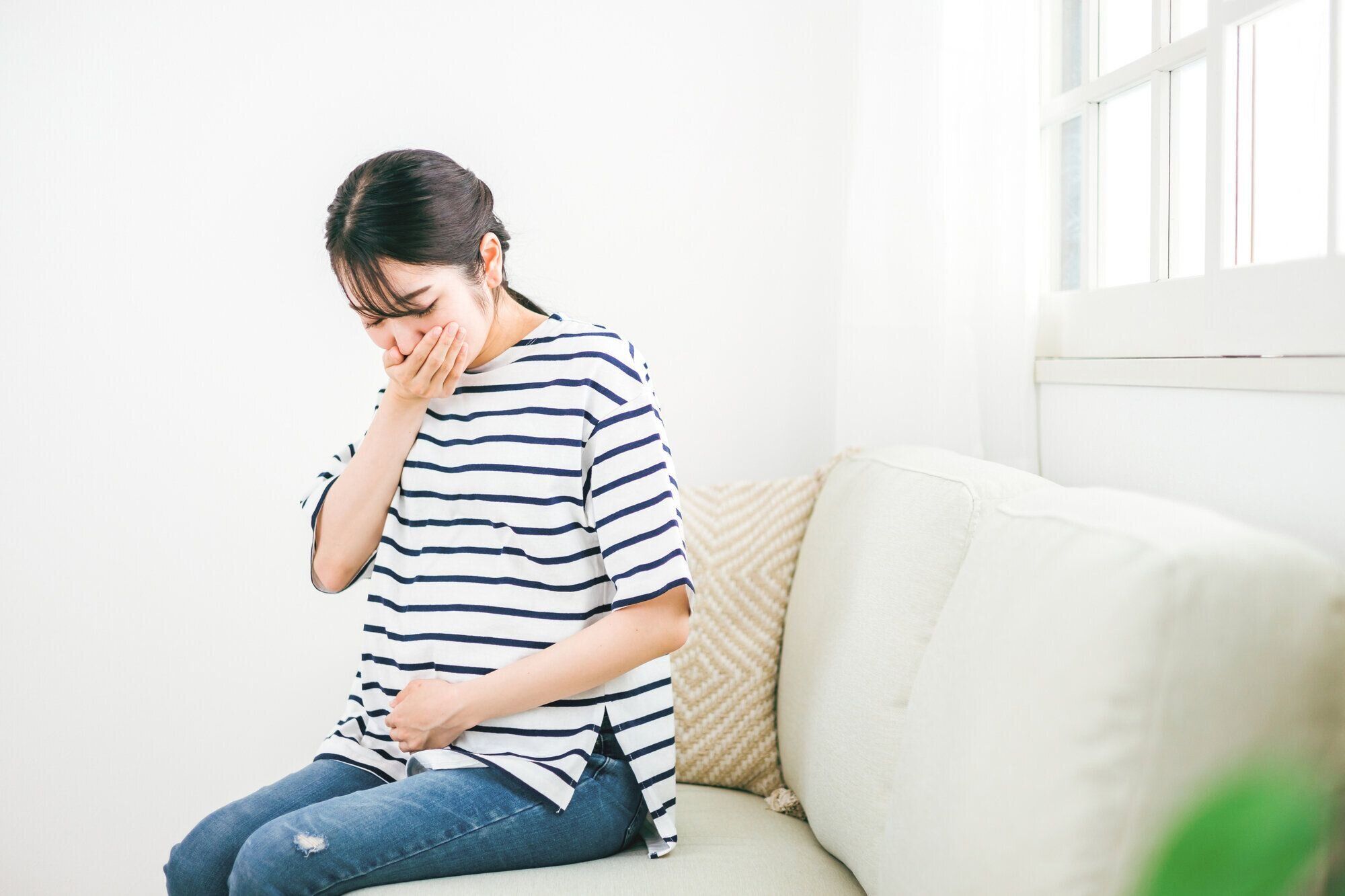 妊娠後期の腹痛に悩む女性