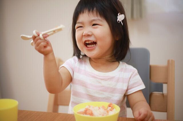 箸は何歳から使える？子どもがしやすい練習方法は？