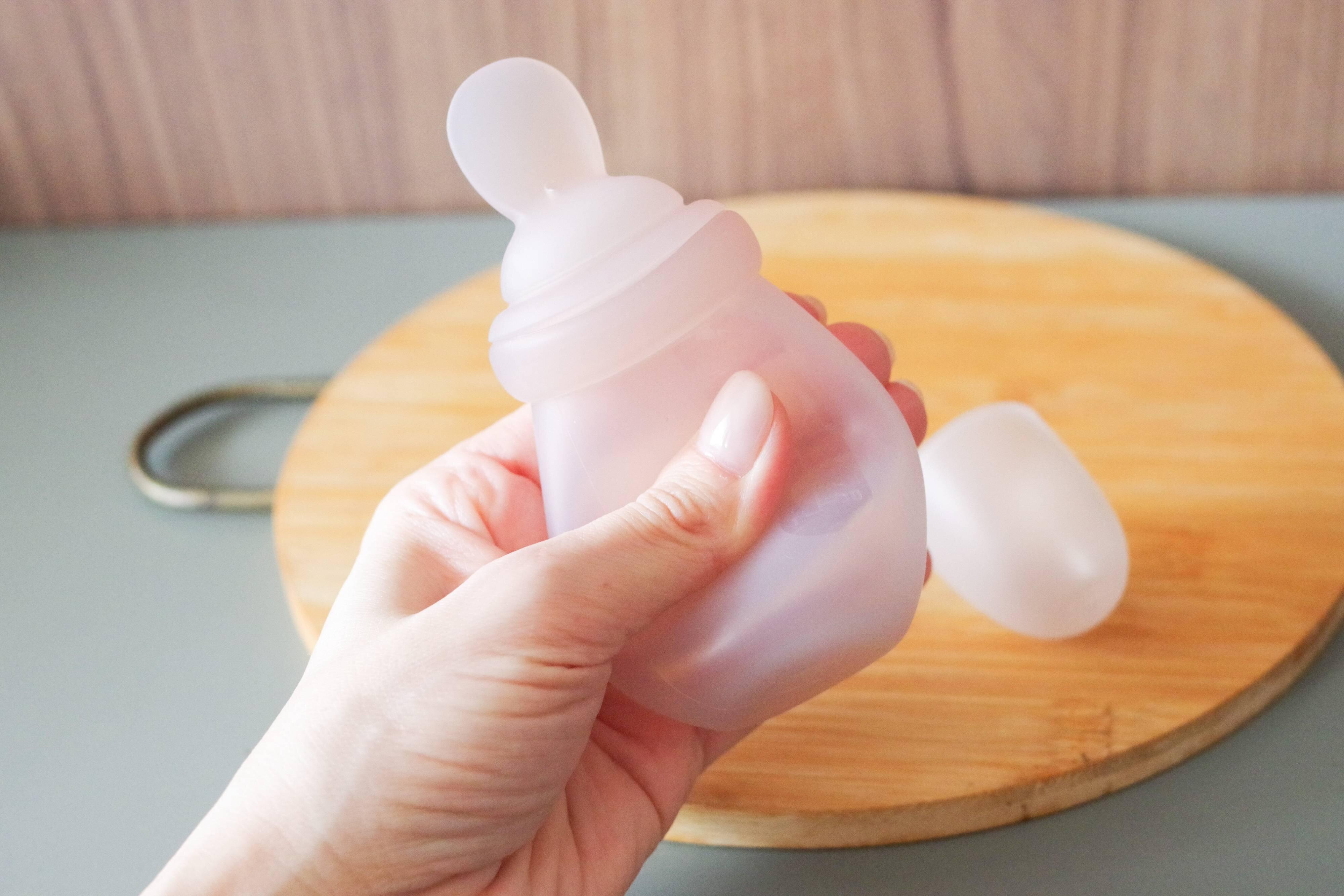 【3COINS】離乳食デビューに！片手でスイスイこぼさずに食べさせられる便利グッズ