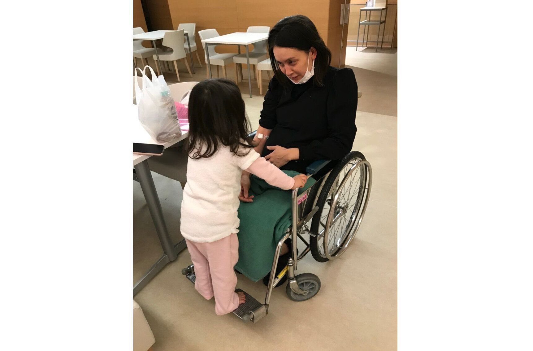 まだ小さいころの娘さんと加藤さん。