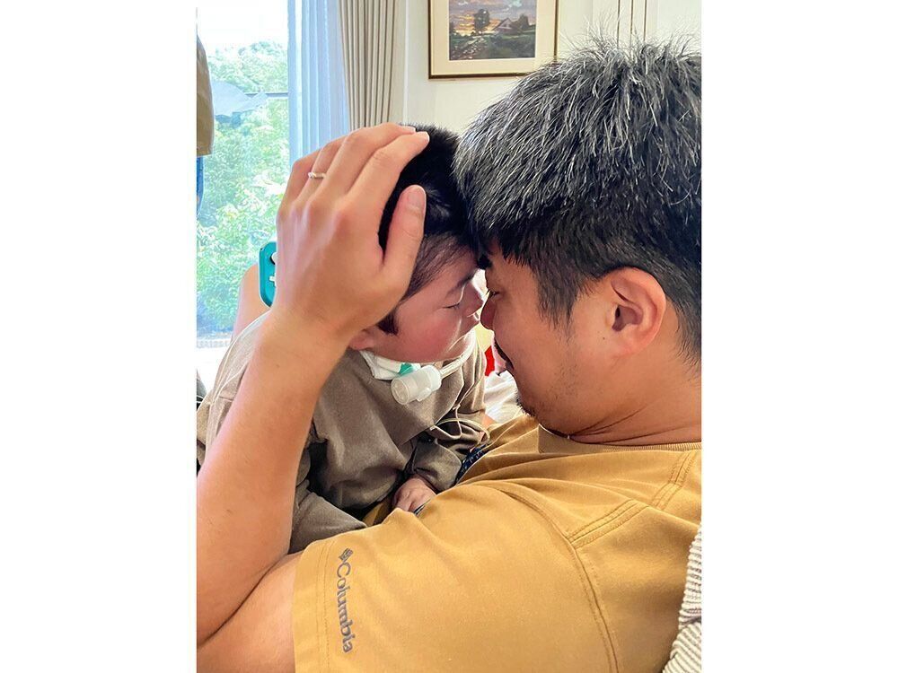 休職中、康介くんの育児をする晋也さん