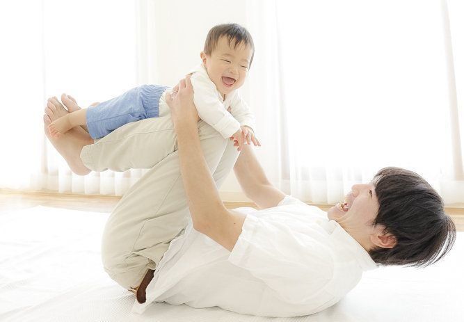 専門家監修 6 8カ月 お出かけできないときでも 体をいっぱい使った室内遊びをしよっ たまひよ