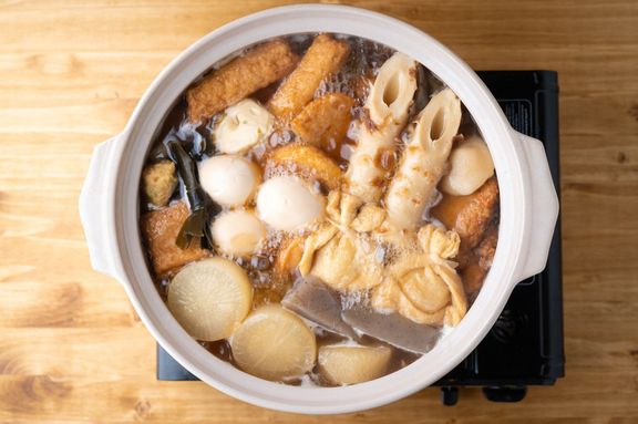 おん、魚団子と日本の伝統的な鍋