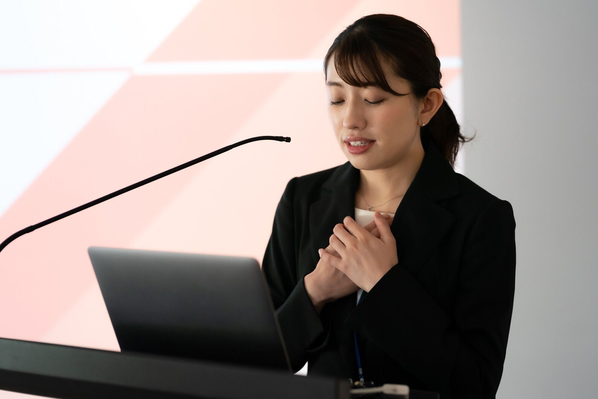 「人前でうまく話せない…」あがり症＆緊張を和らげる7つの方法