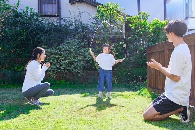 「うちの子、縄跳び飛べません…」簡単に飛べるようになる裏ワザって？