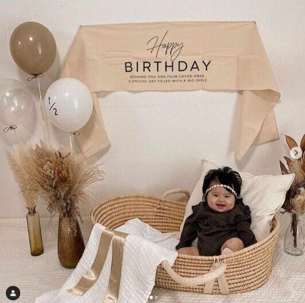 家庭内 撮影 ハーフバースデーは自宅撮影も!おしゃれなおうちスタジオ|たまひよ