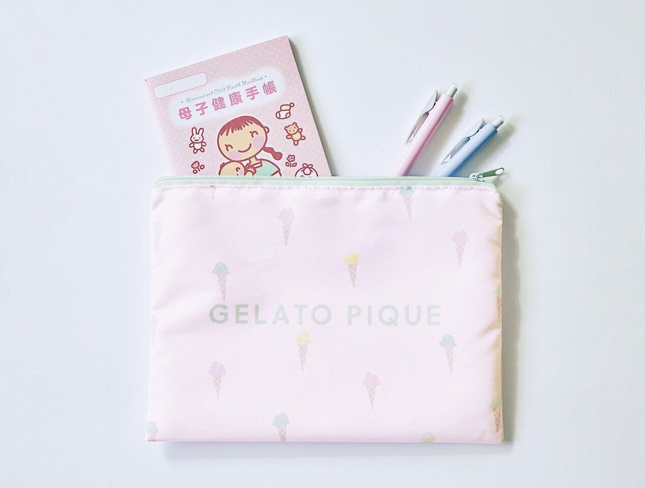 アイス柄がかわいい！ 母子手帳もすっぽり入るマタニティ用ポーチ