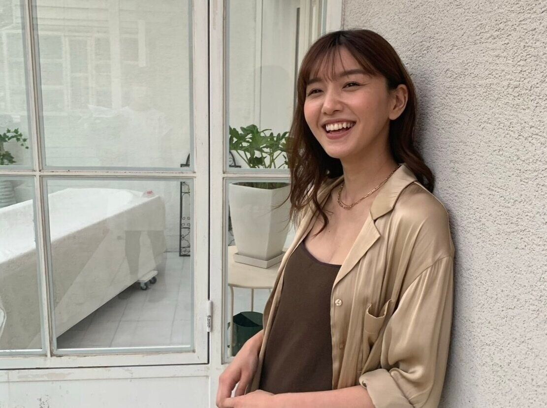 静さん、仕事の合間のオフショット。