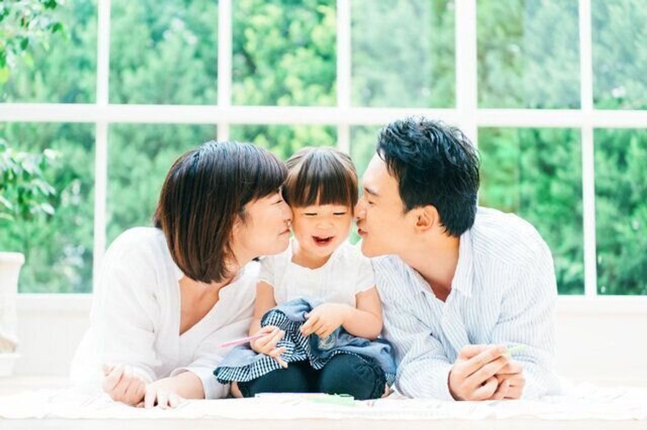 親 ラブラブ 子供 影響