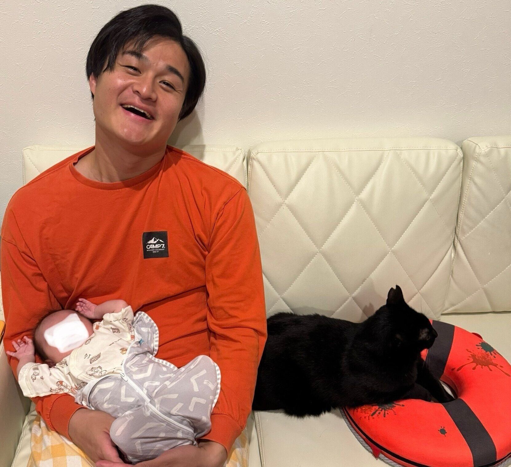 高岸さんとお子さんのツーショット写真