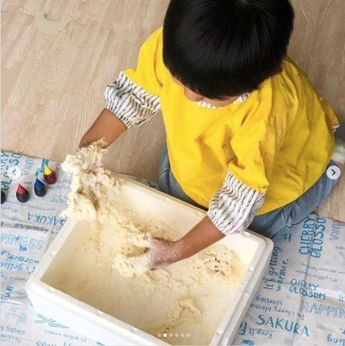 室内遊び おうちで簡単に作れる 小麦粘土が大人気 たまひよ