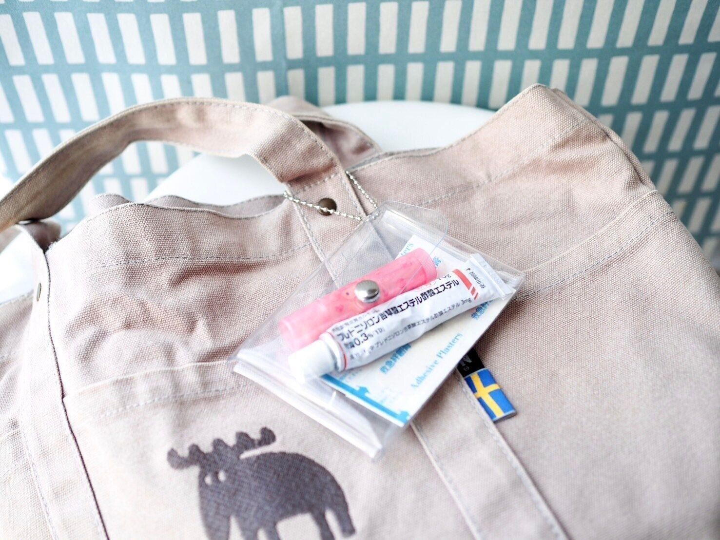 ダイソー「クリアダブルポケットミニポーチ」薬や絆創膏