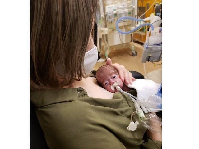 命の決断を迫られ 470gの超低出生体重児で生まれた娘 手のひらに乗るほど小さな娘を見て涙が止まらなかった たまひよ