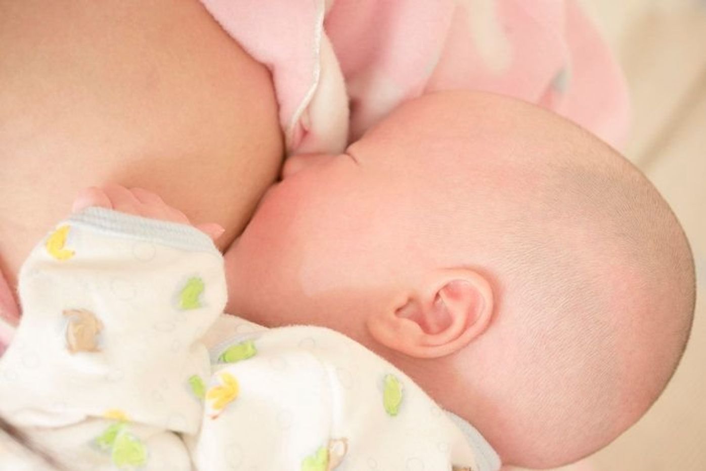 母乳の出はおっぱいの大きさに関係する 母親の年も影響 たまひよ 母乳の出はおっぱいの大きさに関係する 母親の年も影響 たまひよ