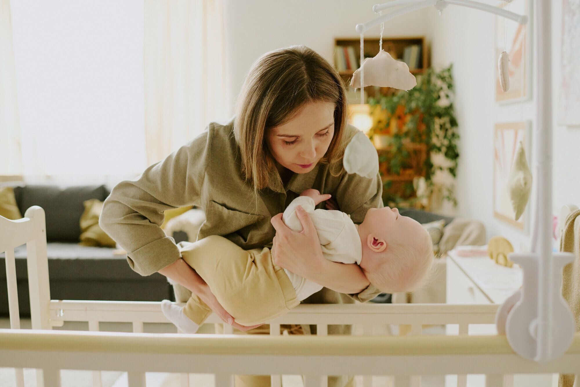 7,444人のママに寝かしつけの実態調査！恐怖の背中スイッチに悩むママは82.3％！ 寝かしつけテクニックも大公開！