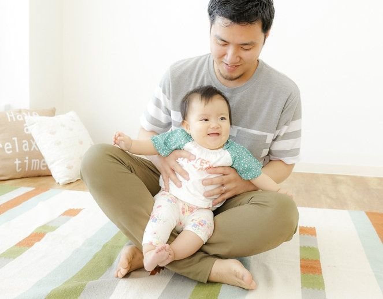 専門家監修 9カ月 1才 お散歩 体を使ったおうち遊びで 心も健康に 触れ合い遊び6選 たまひよ 専門家監修 9カ月 1才 お散歩 体を使ったおうち遊びで 心も健康に 触れ合い遊び6選 たまひよ