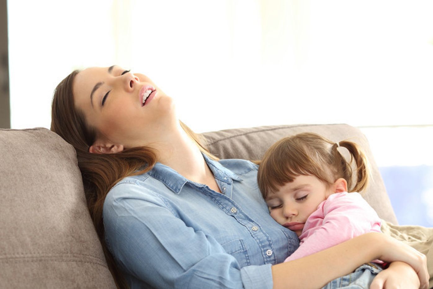眠いけれど寝ていられないママ必見 隙間時間の効果的な昼寝とは たまひよ 眠いけれど寝ていられないママ必見 隙間時間の効果的な昼寝とは たまひよ