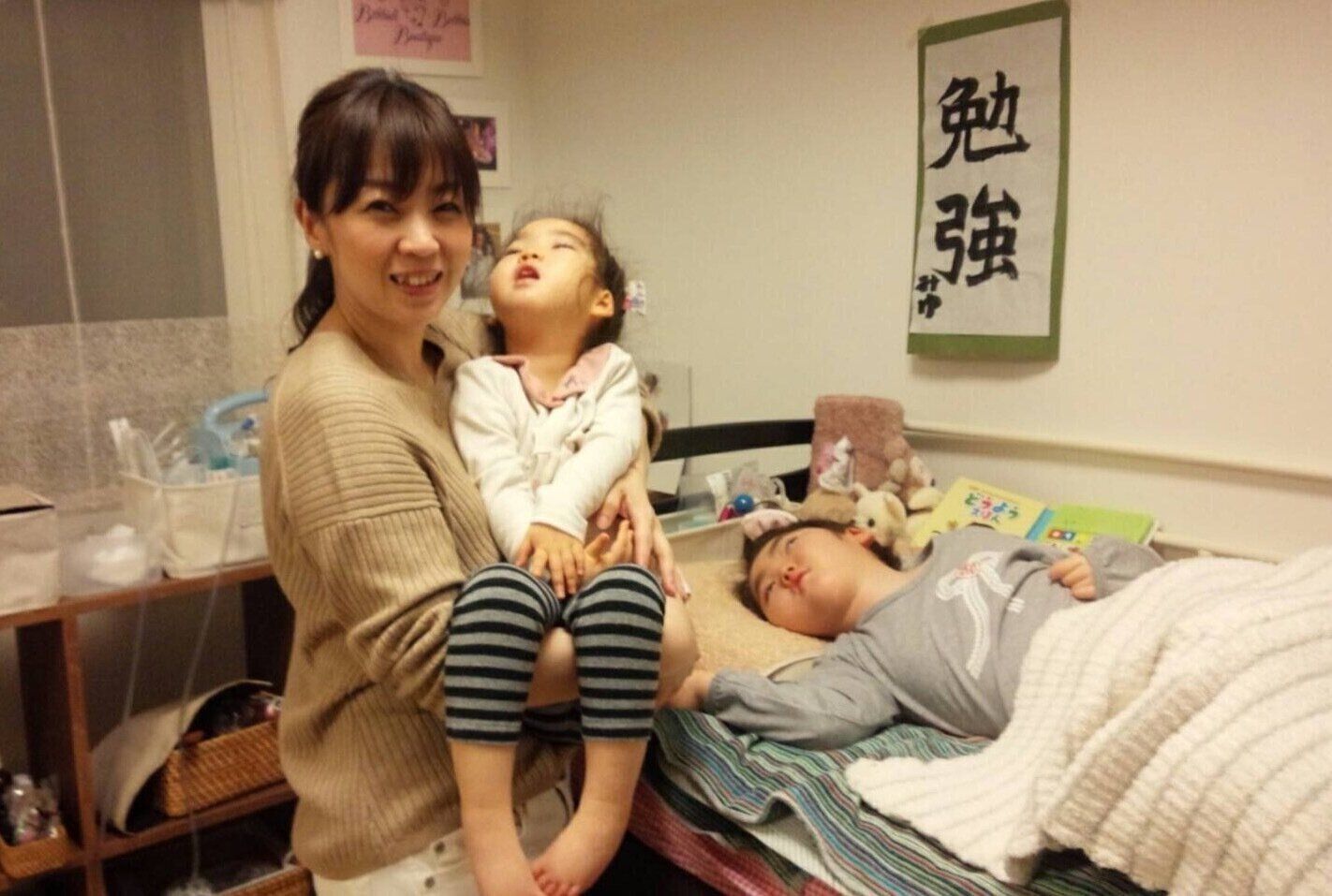 愛夕さんと妹の実來さんの幼少期の頃。