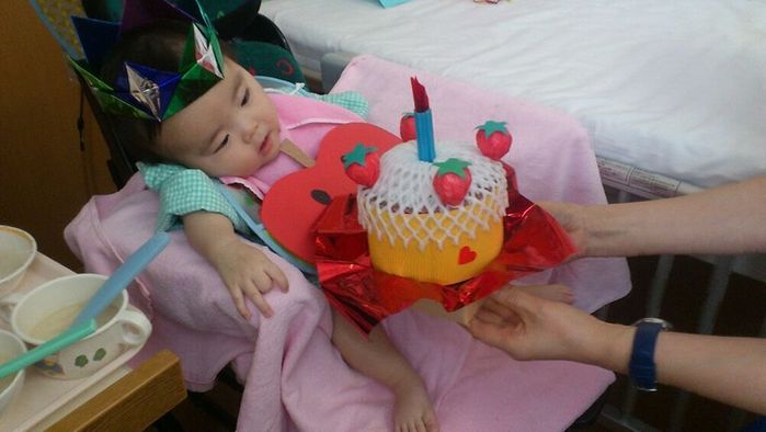長期入院中に1歳の誕生日を迎えた隼人くん