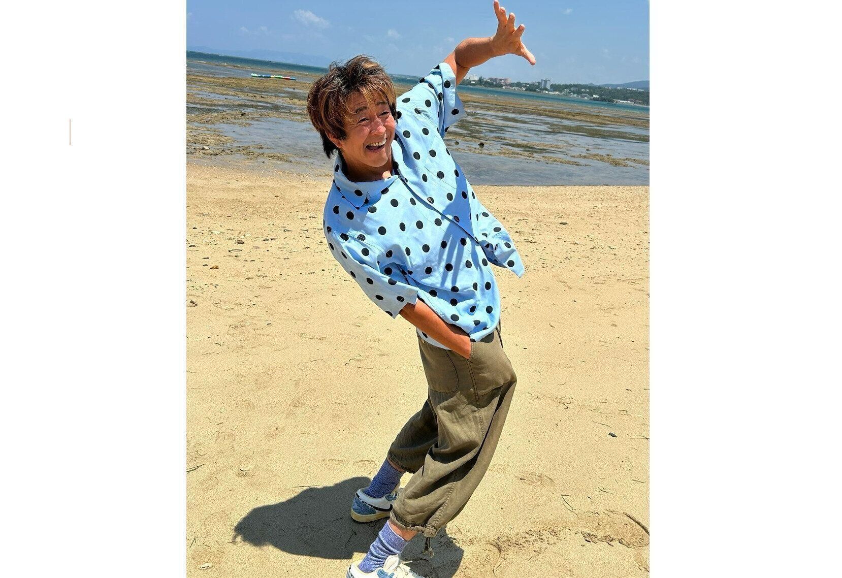 海でのロケで、ついついはしゃいでしまう堀内さん。