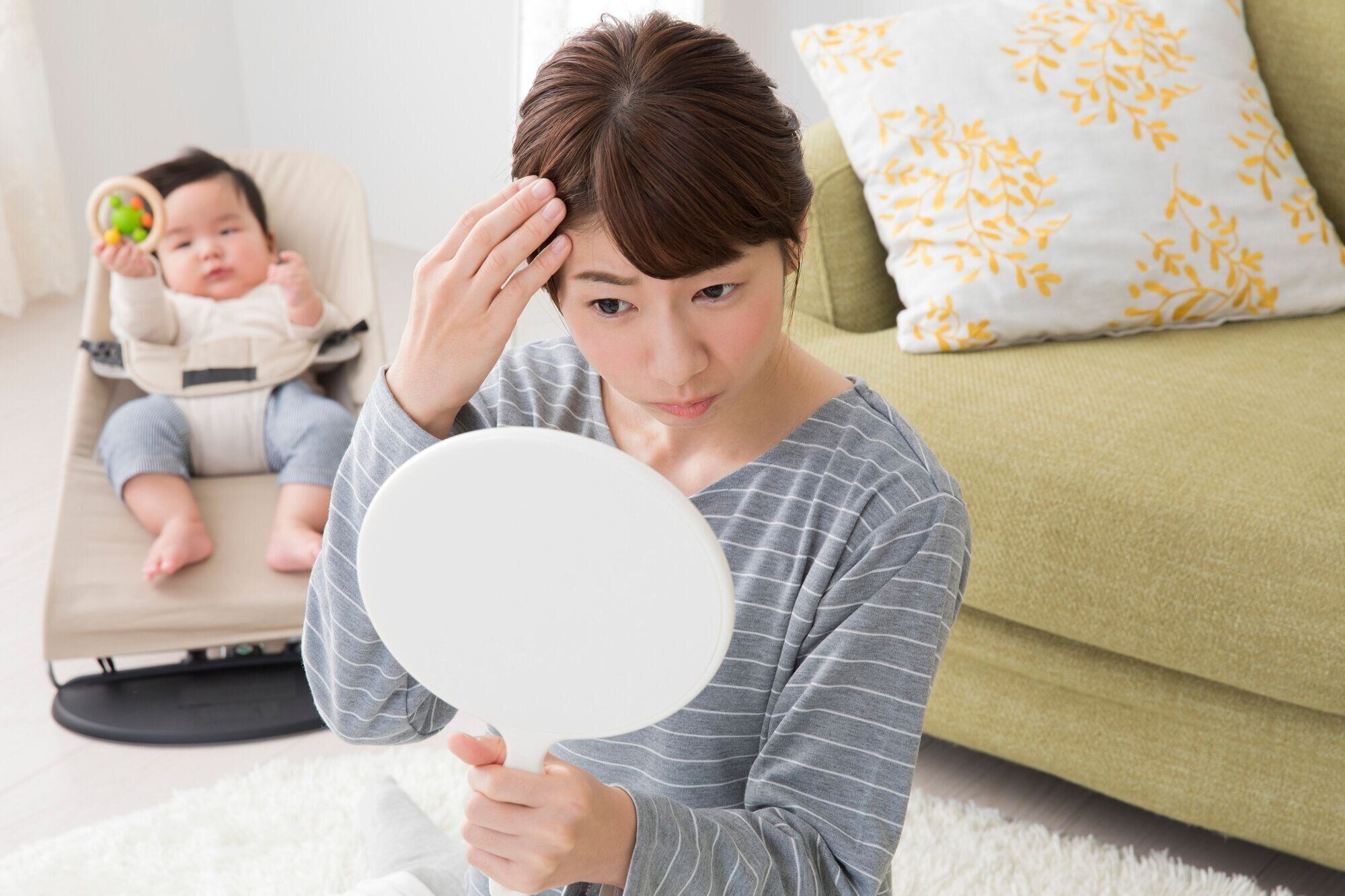 「つるつるの夫に心配される始末(涙)」いつまで続く？“産後のゴッソリ抜け毛”