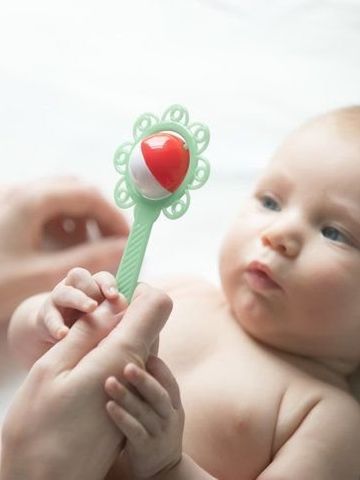 医師監修 名前を呼んでも反応しない 0 1歳の 脳の発達 気がかりに小児科医が回答 たまひよ