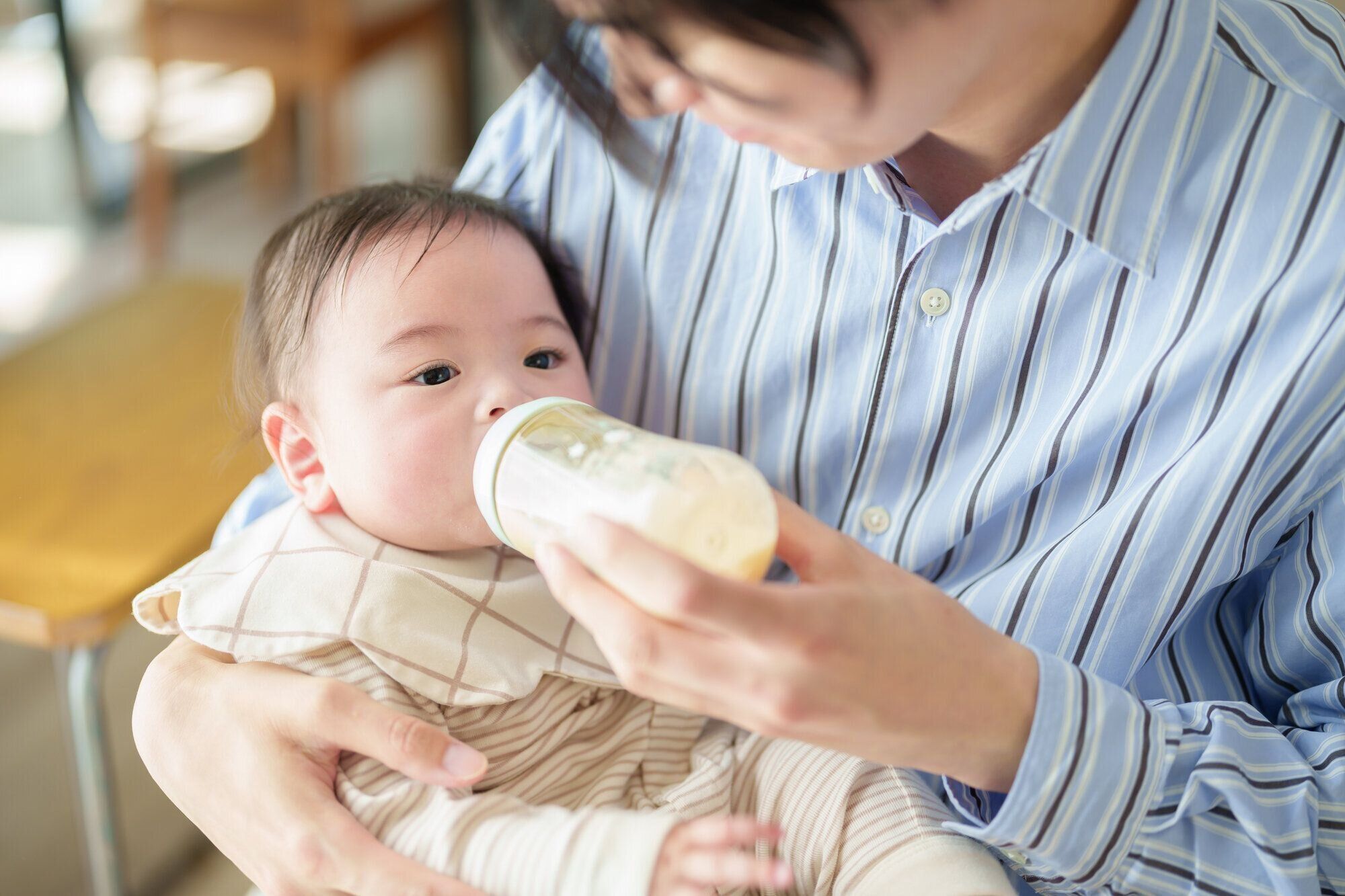 新生児に必要なミルクの量は？　たりない・飲みすぎ・欲しがるへの対処法