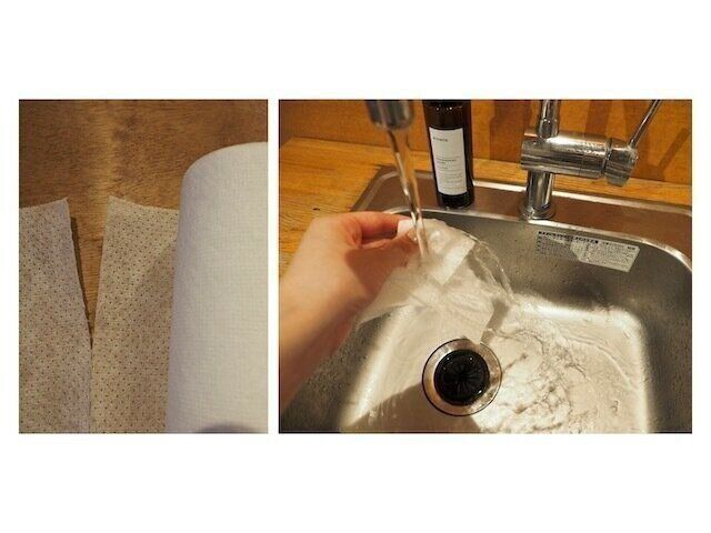 スポンジを水で濡らして擦る