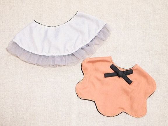 3COINSおめかしスタイフリルBABYスカラップスタイ