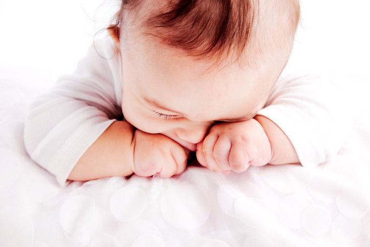 医師監修 赤ちゃんが目をこする かゆがったらどうする 悪化させないおうちケア３箇条 たまひよ