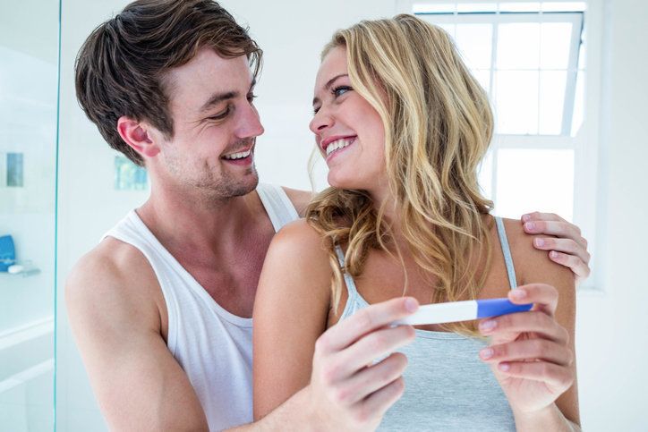 妊娠報告のベストタイミングとマナー 職場へはいつ 授かり婚の場合は たまひよ