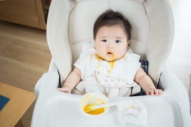 ニヤニヤしながら吐き出します…「うちの子離乳食食べませんでした」選手権