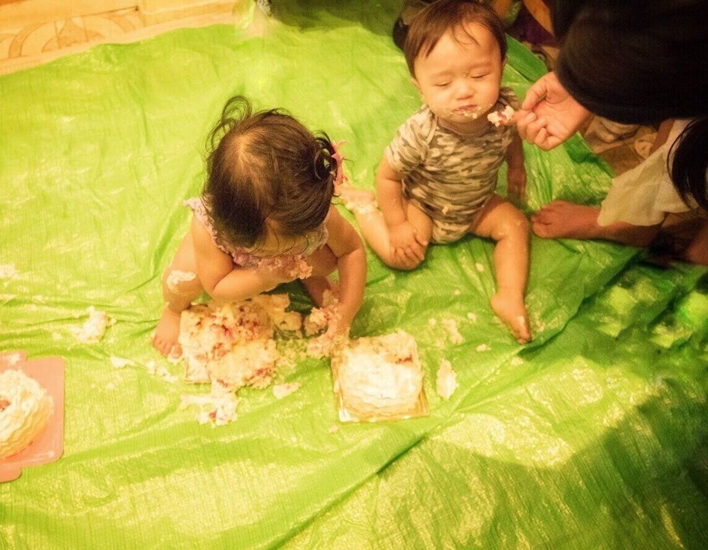 山田ローラ アメリカの定番イベント 1才の誕生日を祝う ケーキスマッシュ に興奮 たまひよ 山田ローラ アメリカの定番イベント 1才の誕生日を祝う ケーキスマッシュ に興奮 たまひよ