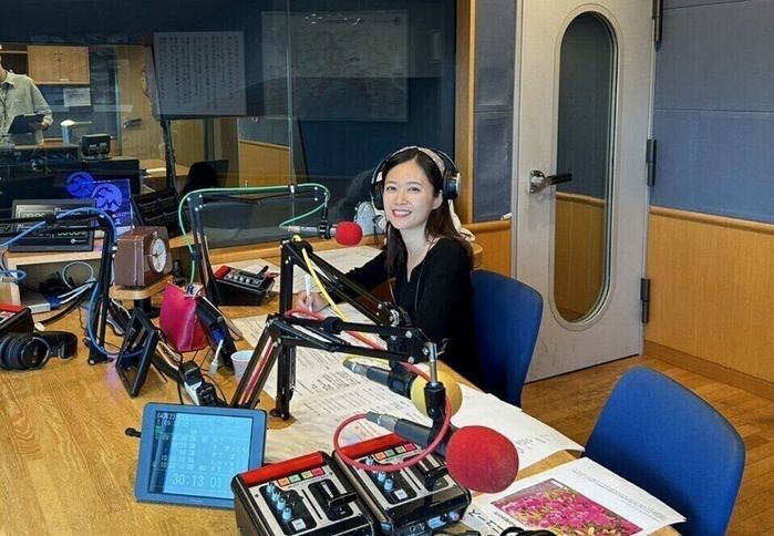 FMヨコハマ「Lovely Day♡」の生放送風景。