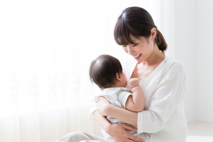 医師監修 赤ちゃんの咳 咳のタイプ別心配な病気と受診の目安 すぐできる対処法をチェック たまひよ